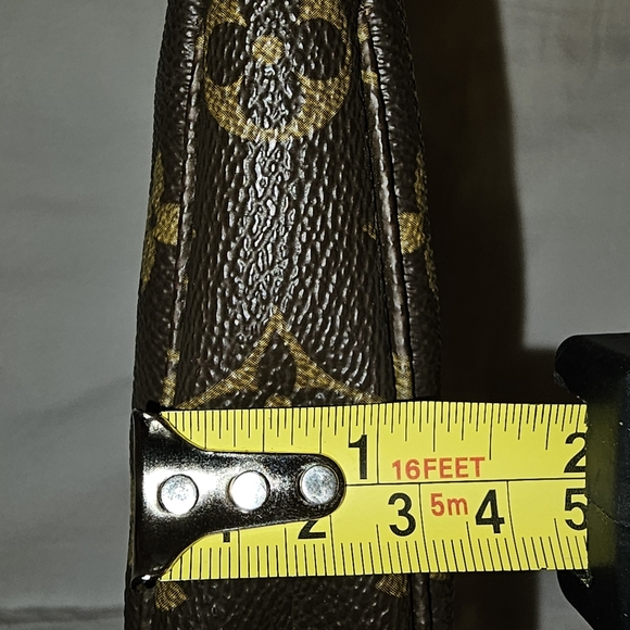 Louis Vuitton Monogram Pochette - Picture 5 of 8